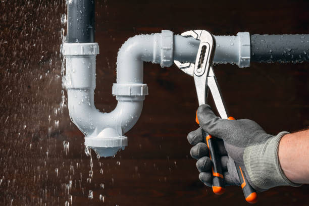 Professional Emergency Plumber technician working in Chester, VA